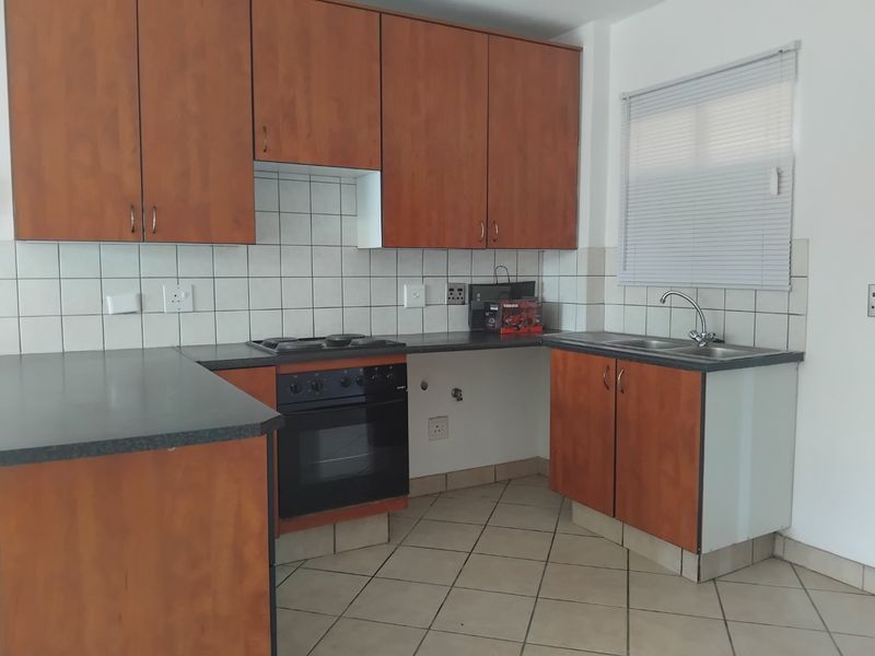 Great Location  – 2beds , 1 bath First Floor Apartment To Rent in Bel Aire Complex, Vorna Valley, Midrand - Photo 2
