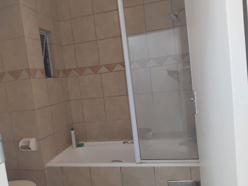 Great Location  – 2beds , 1 bath First Floor Apartment To Rent in Bel Aire Complex, Vorna Valley, Midrand - Photo 7