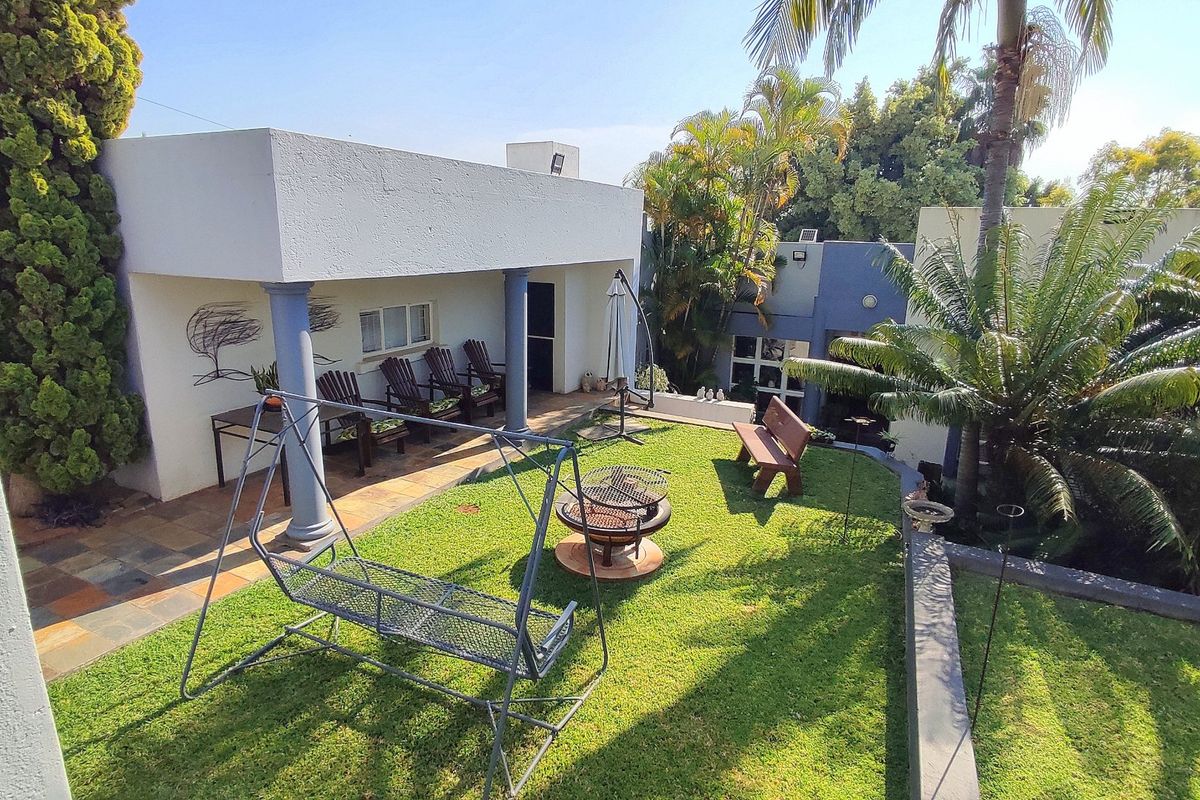 Stunning Family Home with Spacious Living Areas, Flatlet & Exceptional Entertainment Spaces - Photo 5
