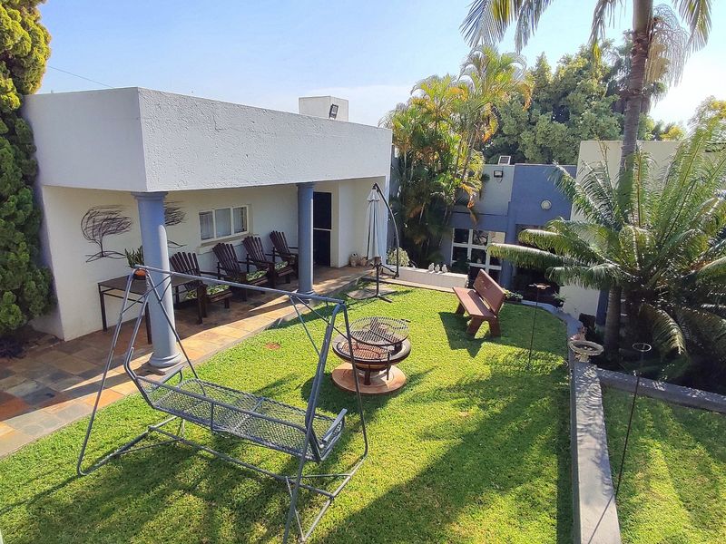 Stunning Family Home with Spacious Living Areas, Flatlet & Exceptional Entertainment Spaces - Photo 5