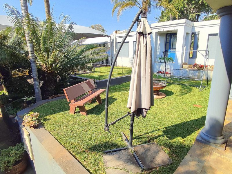 Stunning Family Home with Spacious Living Areas, Flatlet & Exceptional Entertainment Spaces - Photo 3
