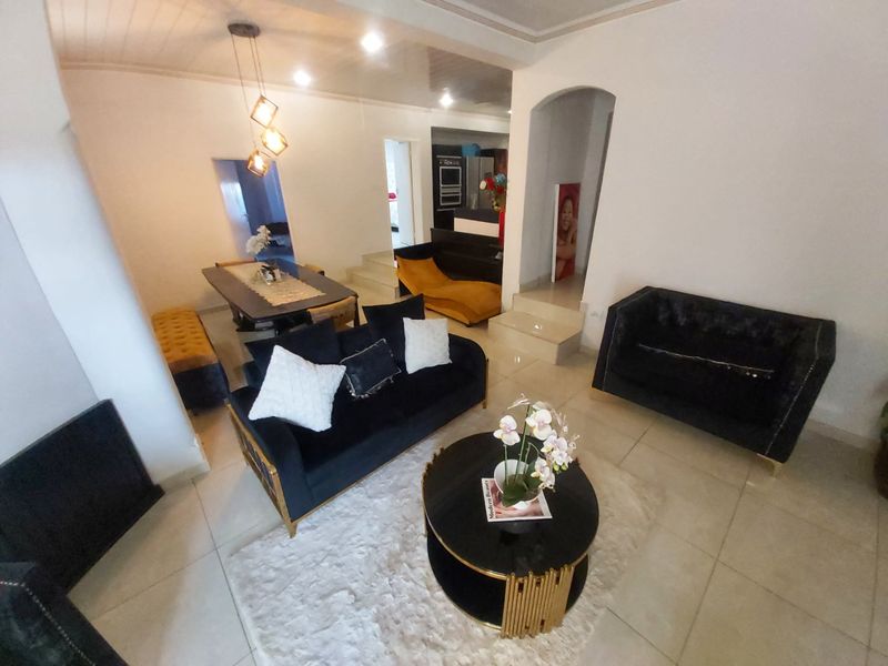 2 Bedroom Apartment in Wilkoppies. - Photo 6