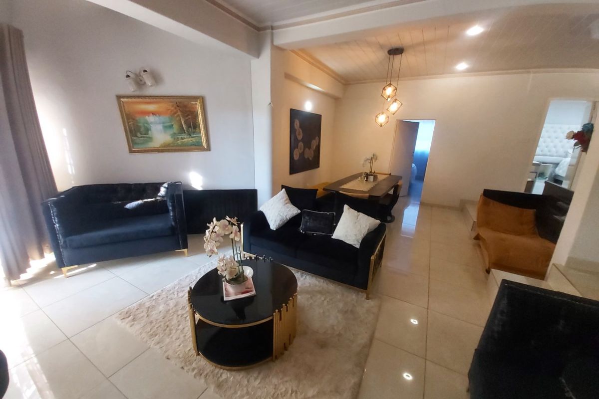 2 Bedroom Apartment in Wilkoppies. - Photo 3