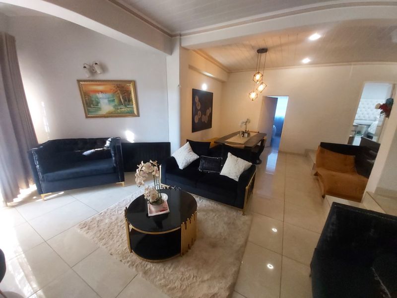 2 Bedroom Apartment in Wilkoppies. - Photo 3