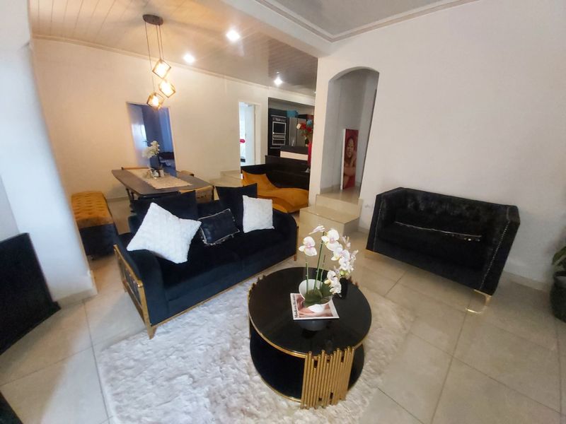 2 Bedroom Apartment in Wilkoppies. - Photo 7