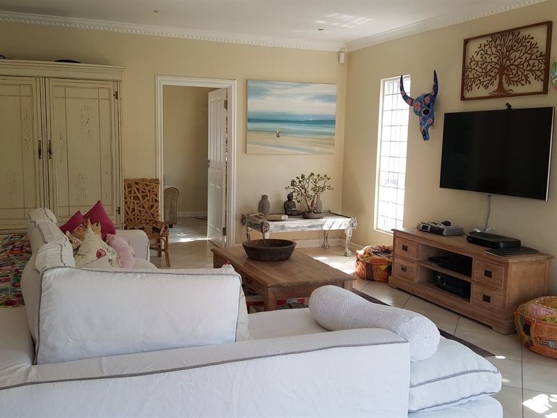 Lovely 3 Bedroom Free Standing Unit In Umhlanga - Photo 10
