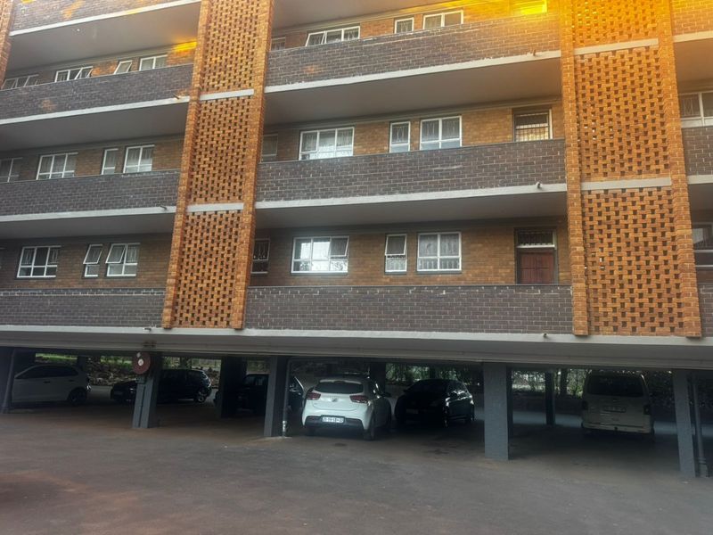 STUNNING CAMELIA – ROOMS TO RENT IN A 4-BEDROOM FLAT - Photo 1