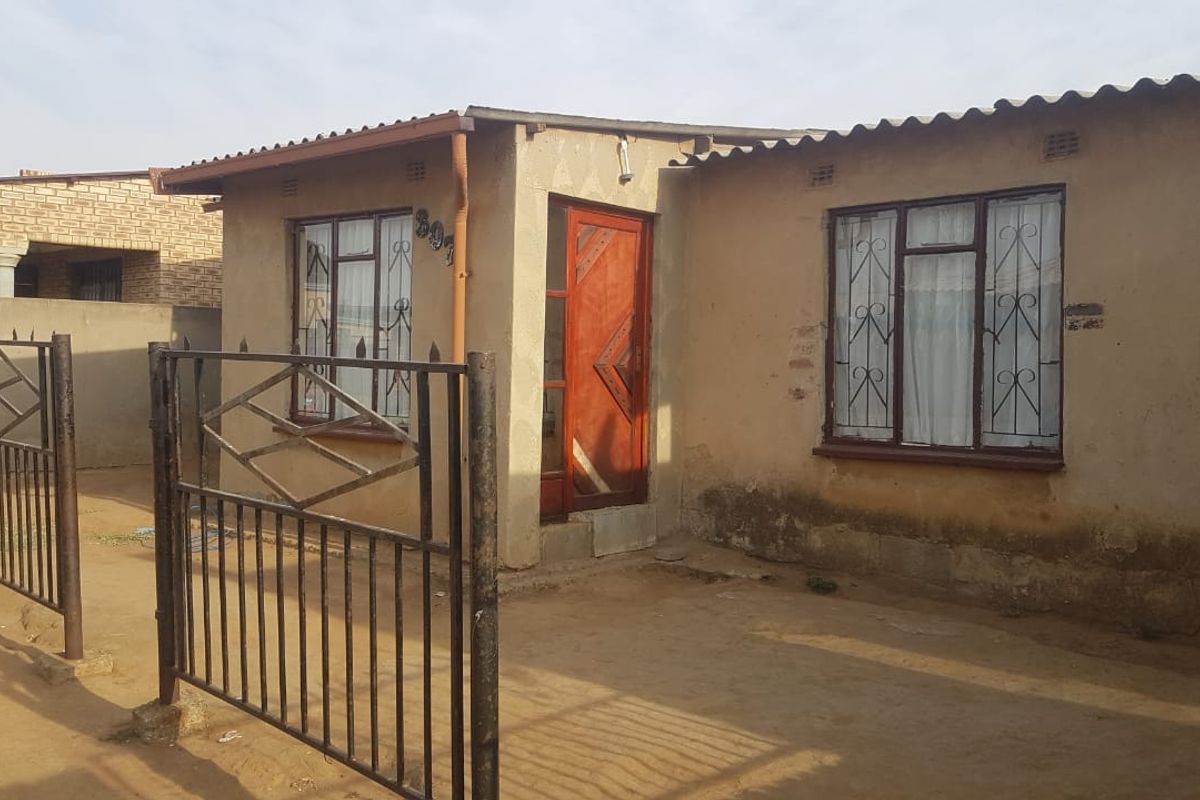 Spacious 4 Bedroom Home in Tsakane Central - Photo 3