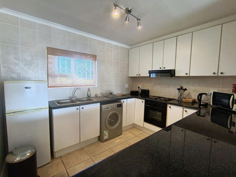 Luxury Coastal Lifestyle Apartment - 2 - Bedroom Apartment - Photo 6