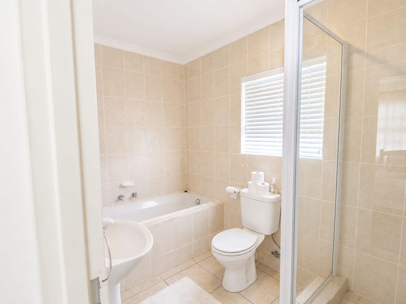 Luxury Coastal Lifestyle Apartment - 2 - Bedroom Apartment - Photo 10
