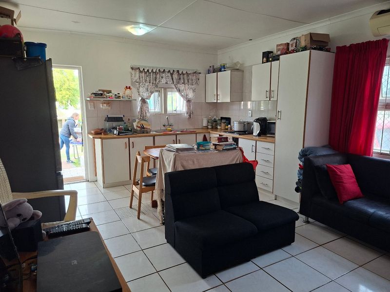 Neat One Bedroom Simplex for Sale in Hopefield - Photo 3