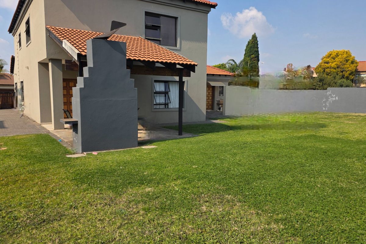 Spacious double-storey family home to let! - Photo 3