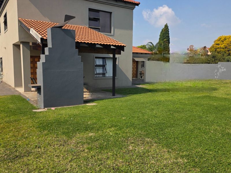 Spacious double-storey family home to let! - Photo 3