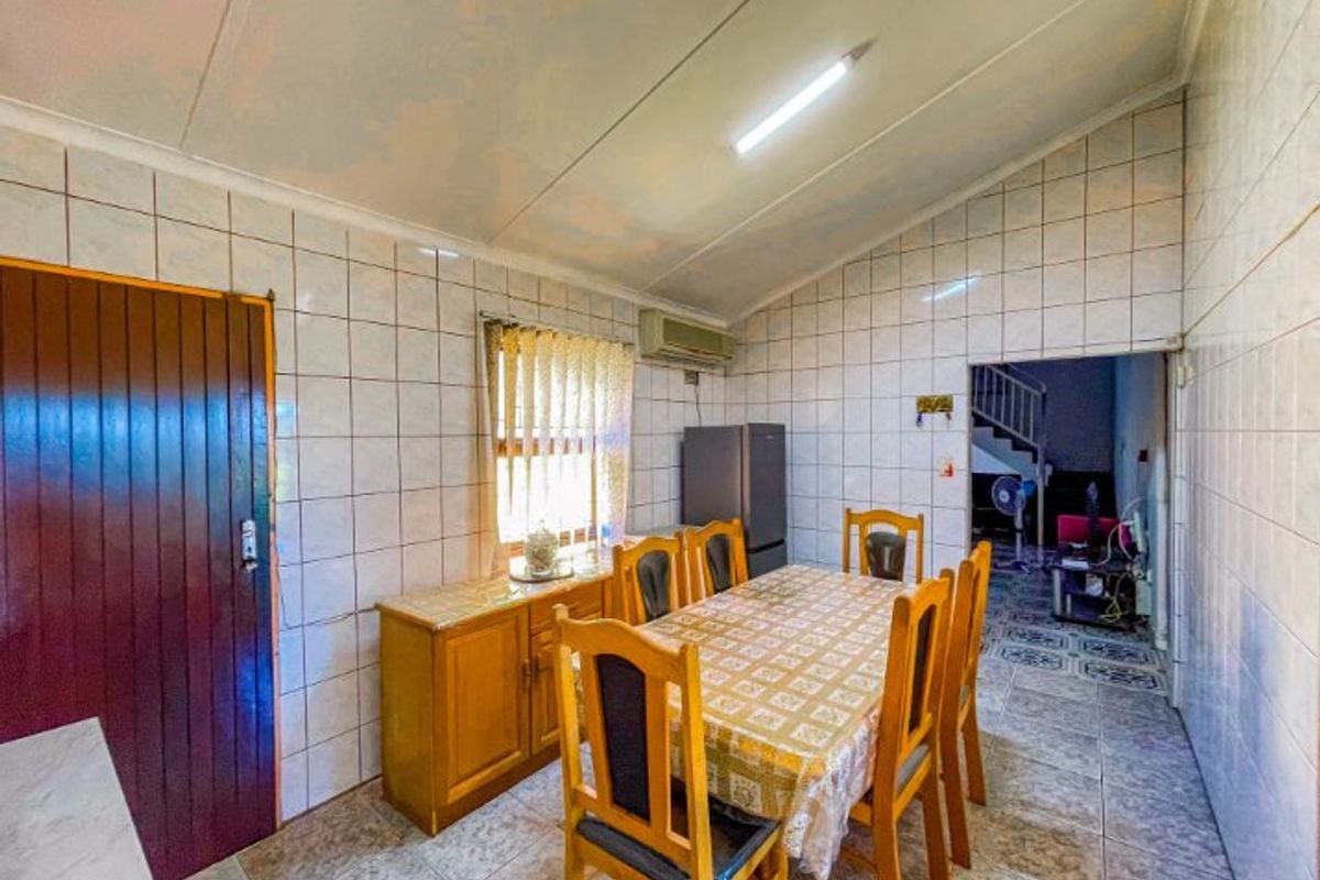 Charming Family Home in Sought-After Newlands West. - Photo 4