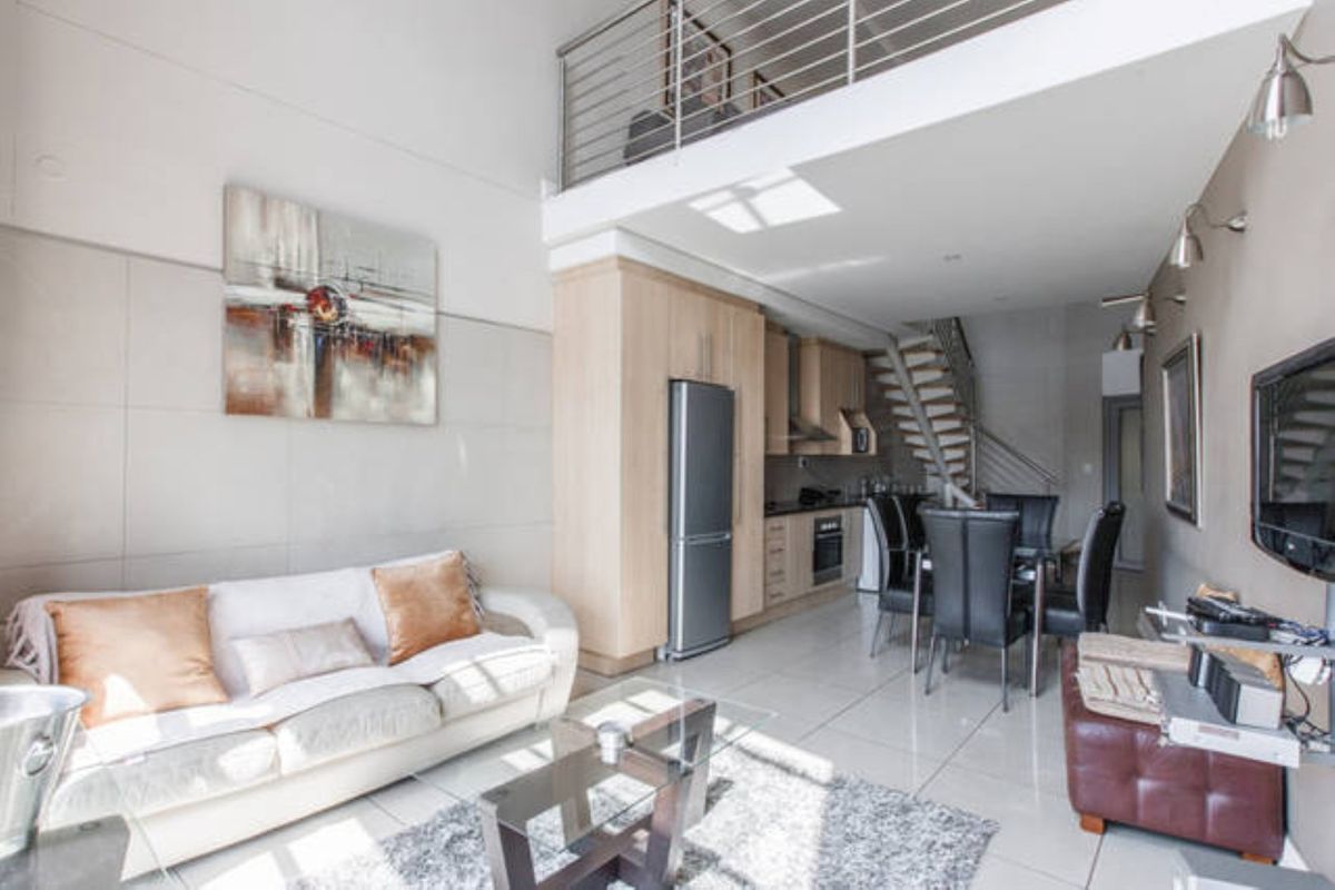 Stunning 3 Bedroom 3 Bath Penthouse in heart of Sandton Fully Furnished What a Steal- Reduced Price! - Photo 2
