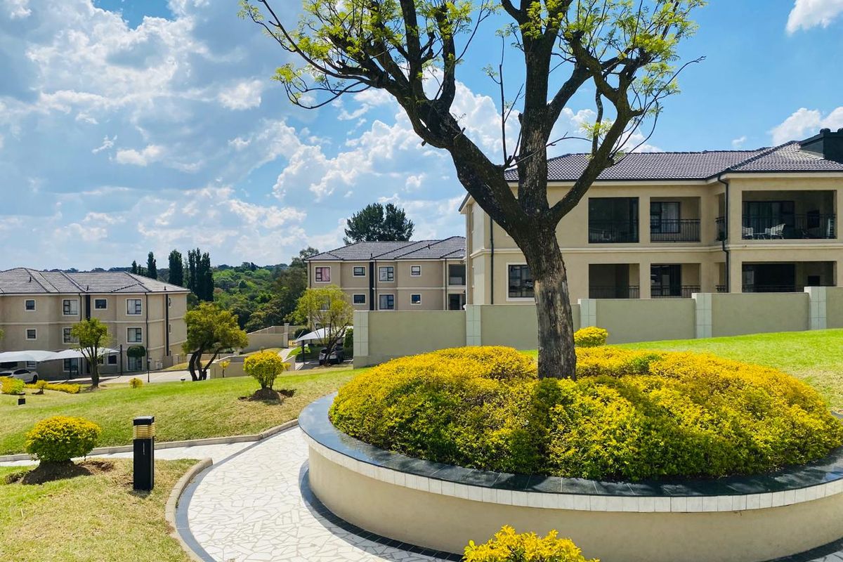 UPMARKET 3 BEDROOMS 2 BATHROOMS TOWNHOUSE FOR SALE IN MIDRAND VILLA LA SAULE - Photo 4