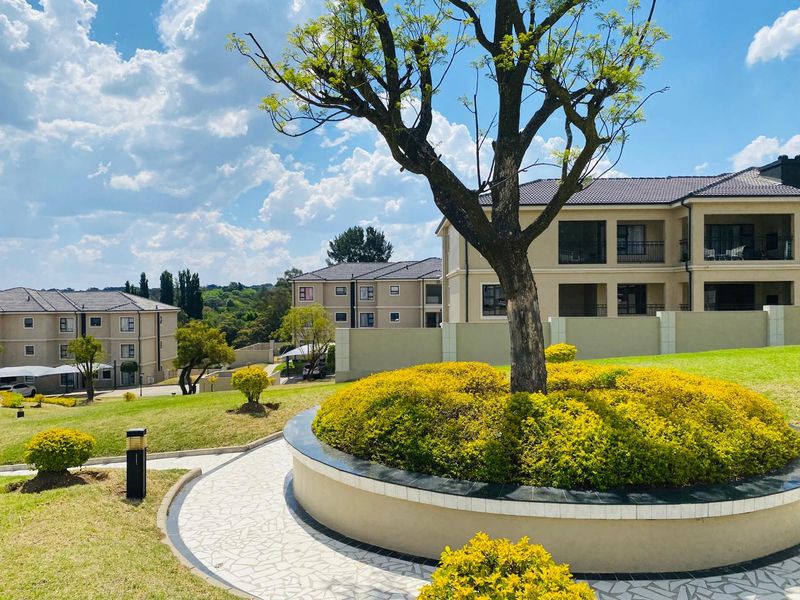 UPMARKET 3 BEDROOMS 2 BATHROOMS TOWNHOUSE FOR SALE IN MIDRAND VILLA LA SAULE - Photo 4