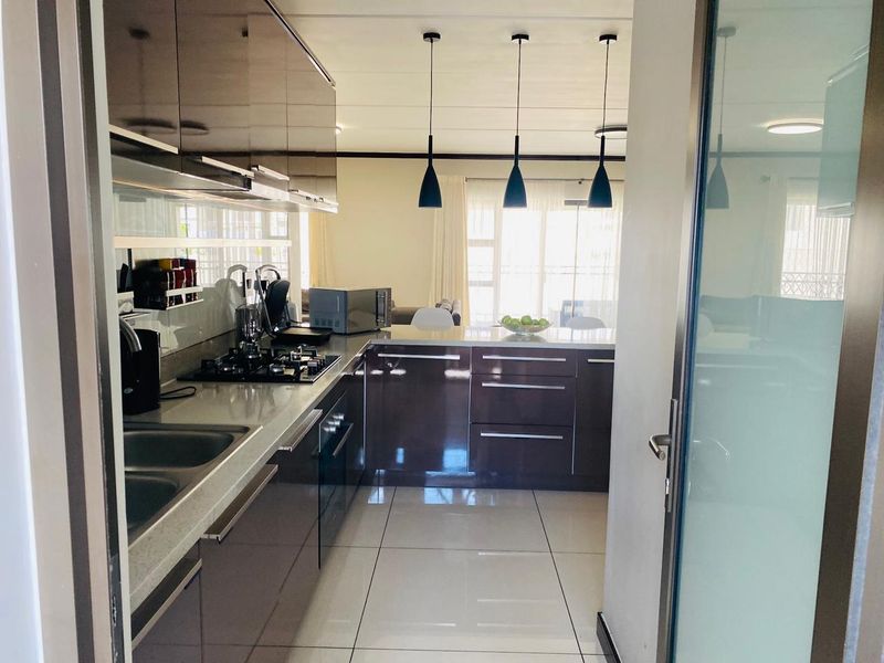UPMARKET 3 BEDROOMS 2 BATHROOMS TOWNHOUSE FOR SALE IN MIDRAND VILLA LA SAULE - Photo 10