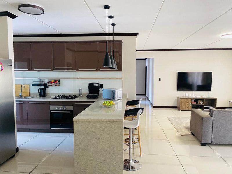 UPMARKET 3 BEDROOMS 2 BATHROOMS TOWNHOUSE FOR SALE IN MIDRAND VILLA LA SAULE - Photo 8