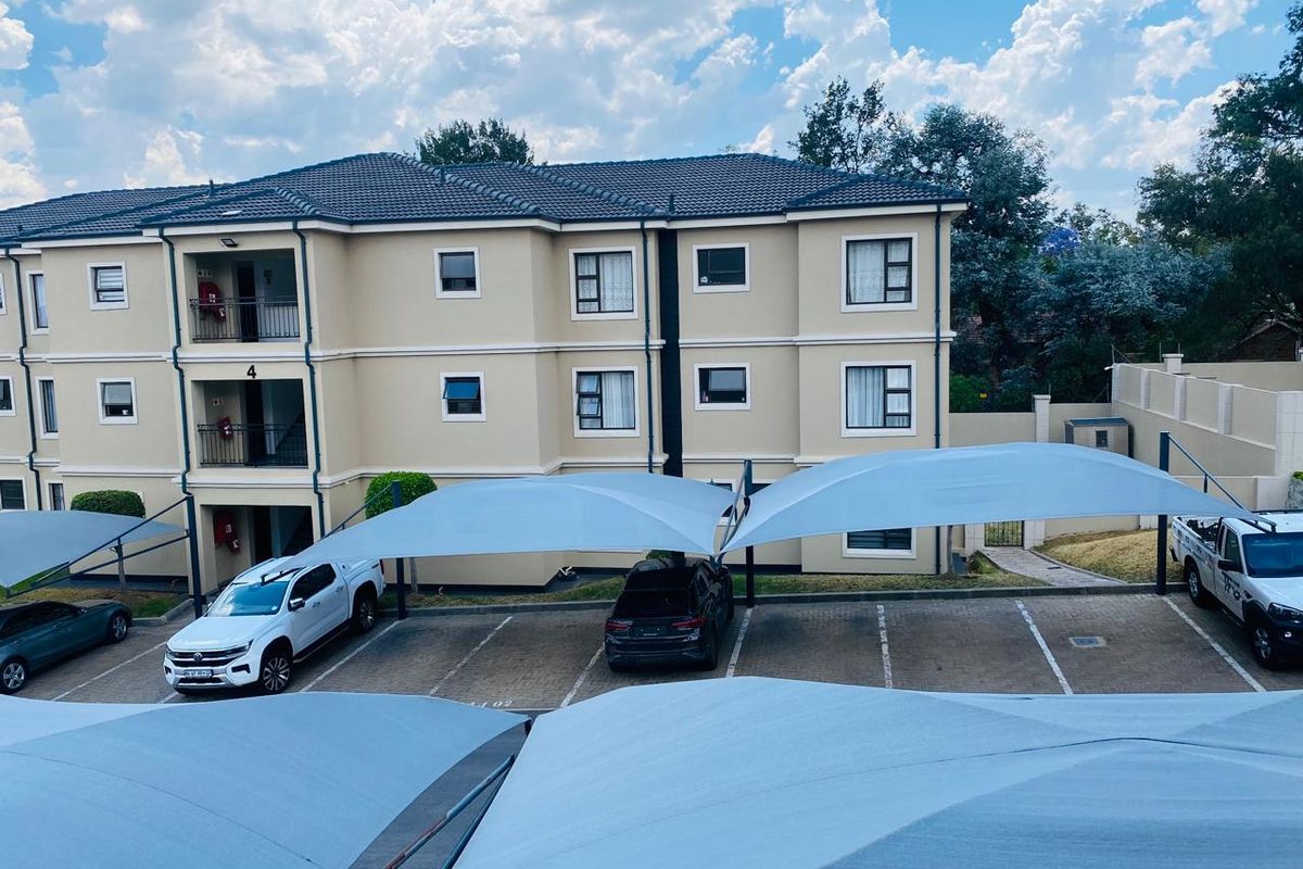 UPMARKET 3 BEDROOMS 2 BATHROOMS TOWNHOUSE FOR SALE IN MIDRAND VILLA LA SAULE - Photo 3