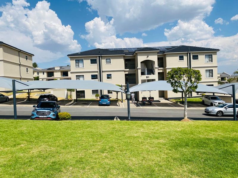 UPMARKET 3 BEDROOMS 2 BATHROOMS TOWNHOUSE FOR SALE IN MIDRAND VILLA LA SAULE - Photo 2
