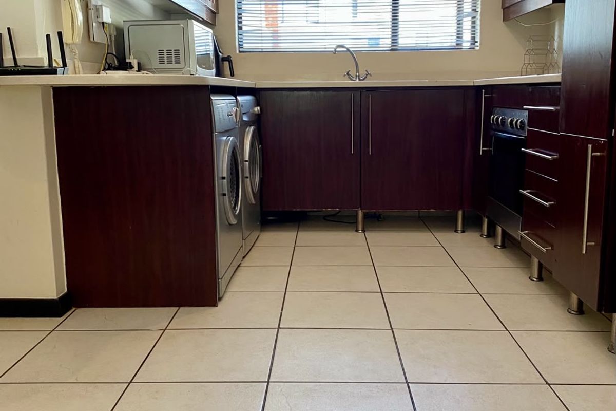 2 Bedroom Apartment / Flat for Sale in Acacia - Photo 2