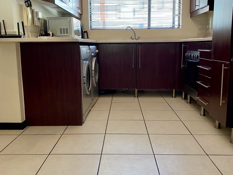 2 Bedroom Apartment / Flat for Sale in Acacia - Photo 2