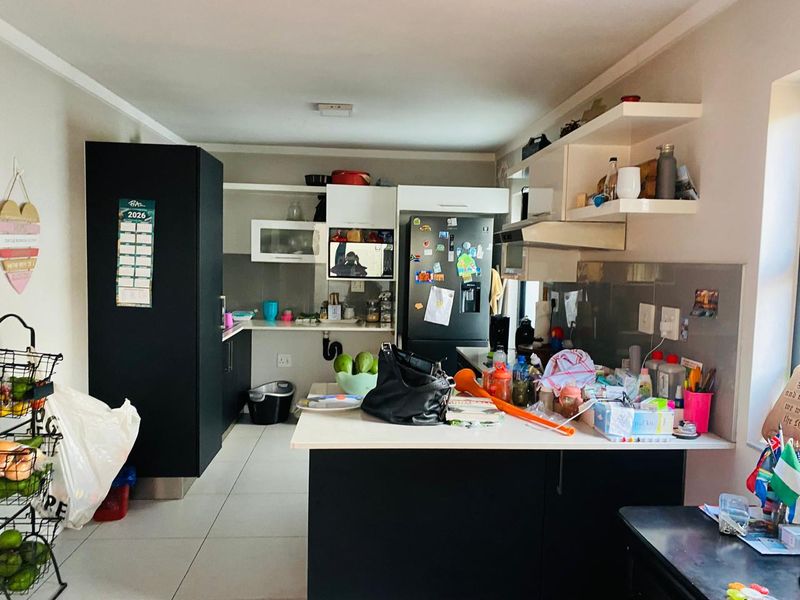 MODERN AND SPACIOUS 3 BEDROOMS TOWN HOUSE  2 BATHROOMS FOR SALE IN EQUESTRIA  - Photo 7