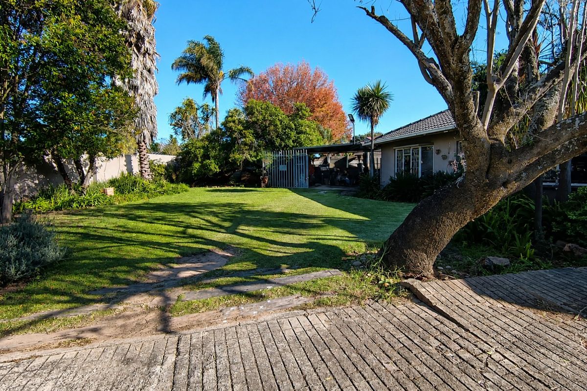 Spacious Family Home Within Walking Distance of Kempton Park High School - Photo 2