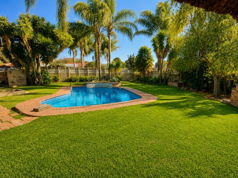 Spacious Family Home Within Walking Distance of Kempton Park High School - Photo 9