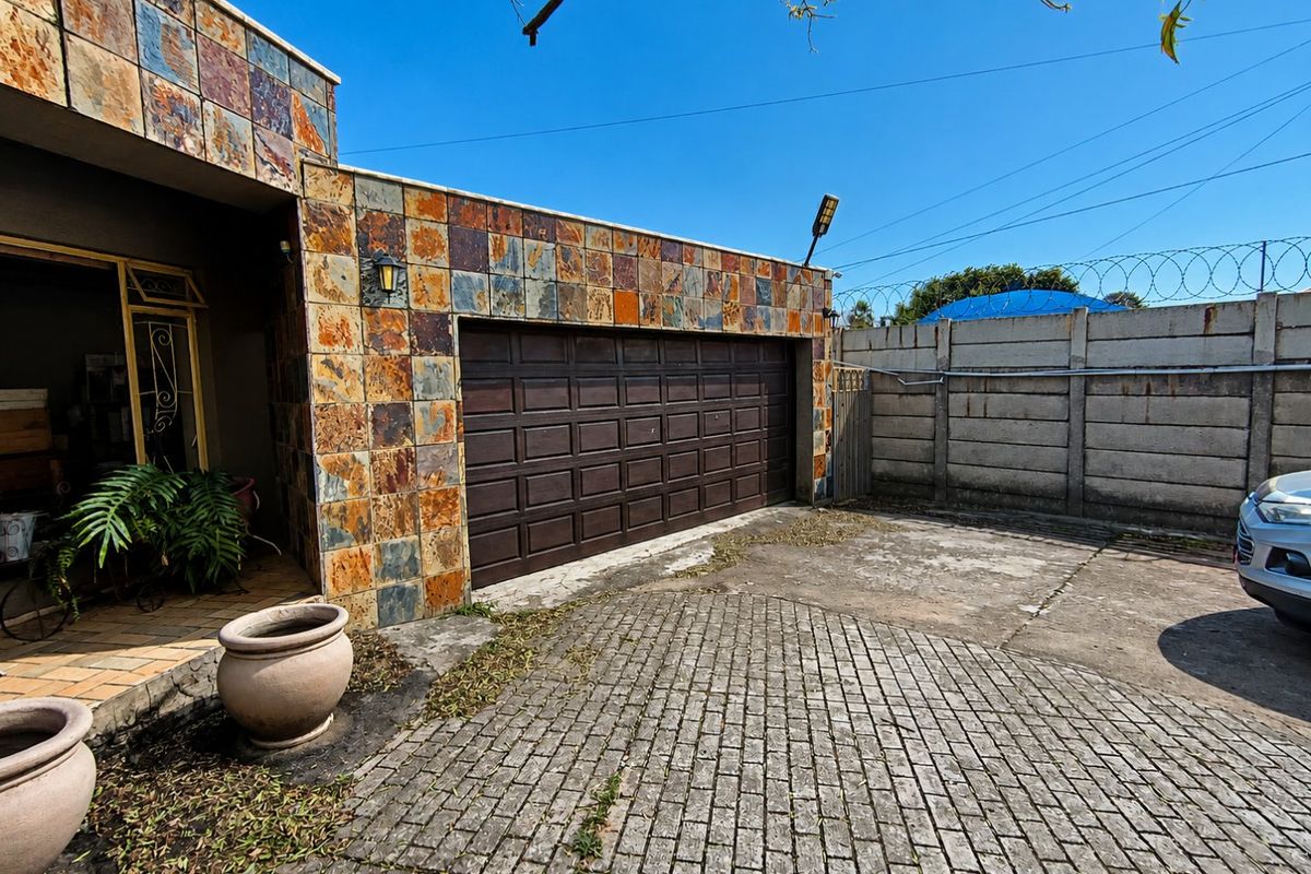Spacious Family Home Within Walking Distance of Kempton Park High School - Photo 3