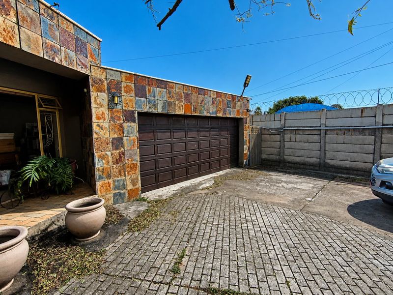 Spacious Family Home Within Walking Distance of Kempton Park High School - Photo 3