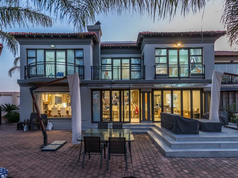 Exceptional Picture Perfect, Lifestyle Living in a Small Private Estate  - Photo 1