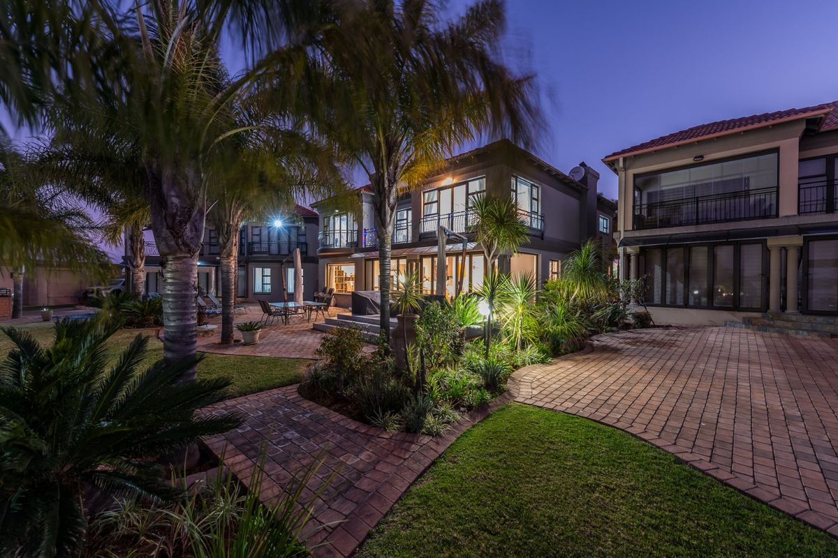 Exceptional Picture Perfect, Lifestyle Living in a Small Private Estate  - Photo 5