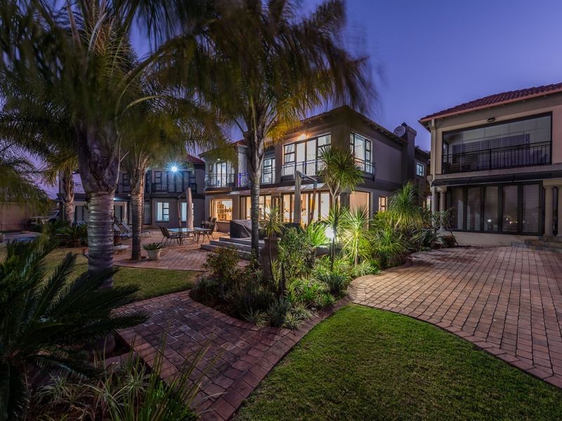 Exceptional Picture Perfect, Lifestyle Living in a Small Private Estate  - Photo 5