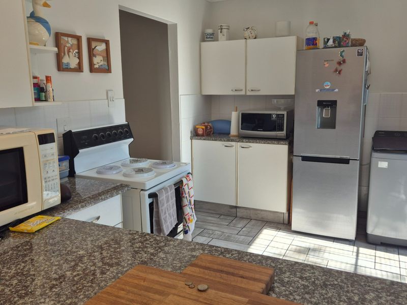 Well-Maintained Pet friendly Townhouse with a Motivated Seller - Photo 3