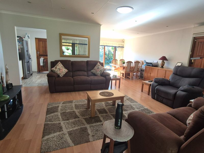 Well-Maintained Pet friendly Townhouse with a Motivated Seller - Photo 10