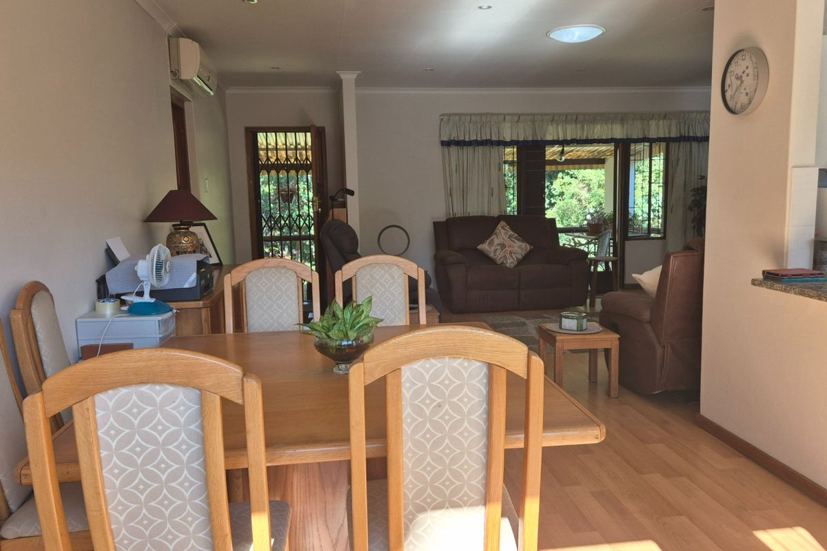Well-Maintained Pet friendly Townhouse with a Motivated Seller - Photo 2