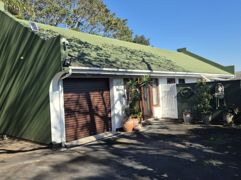Well-Maintained Pet friendly Townhouse with a Motivated Seller - Photo 1