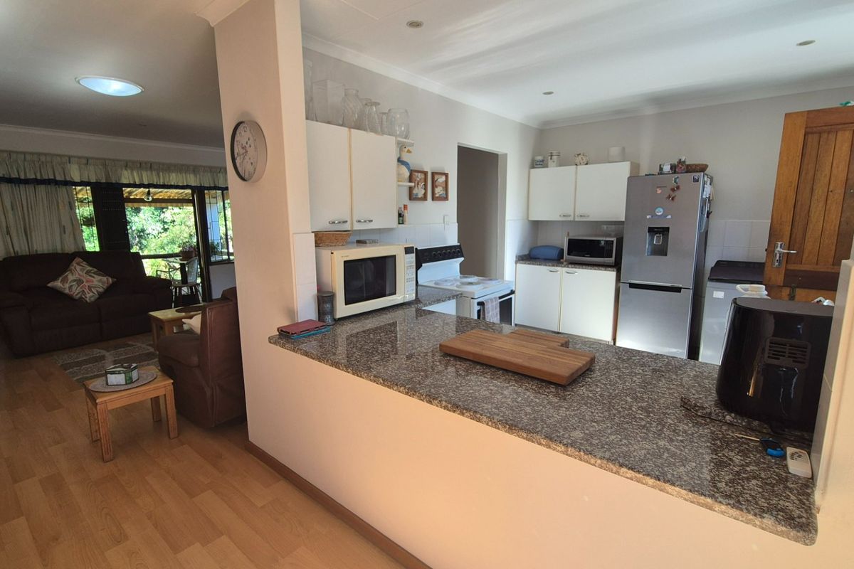 Well-Maintained Pet friendly Townhouse with a Motivated Seller - Photo 4