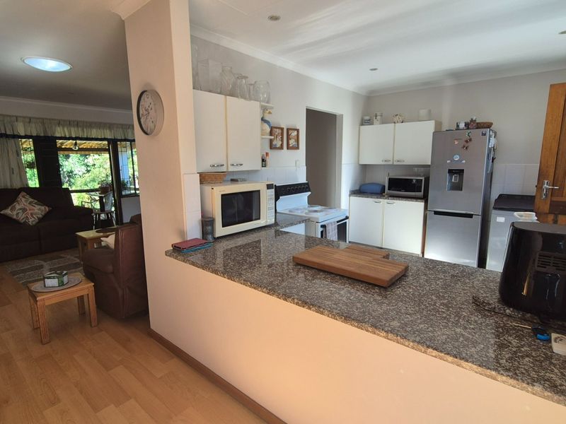 Well-Maintained Pet friendly Townhouse with a Motivated Seller - Photo 4