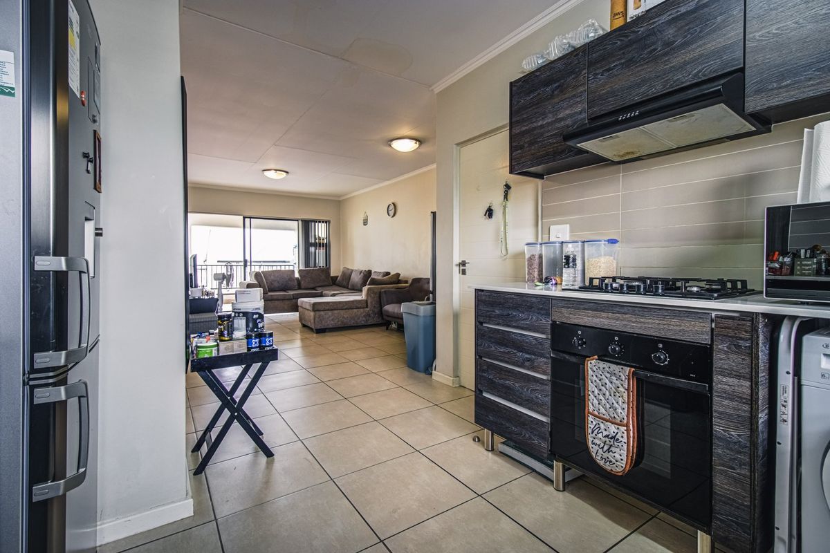 MODERN TWO-BEDROOM HOME WITH PRIVATE GARDEN AND ALL APPLIANCES INCLUDED - Photo 2