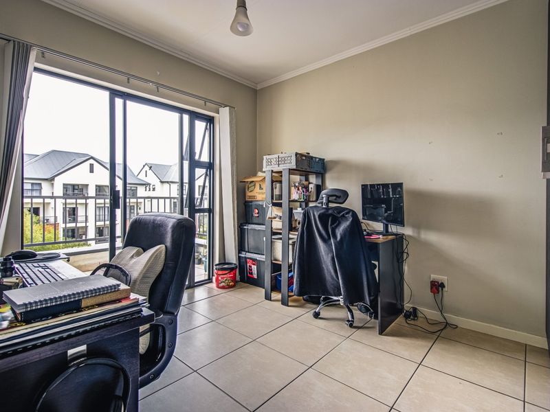 MODERN TWO-BEDROOM HOME WITH PRIVATE GARDEN AND ALL APPLIANCES INCLUDED - Photo 10
