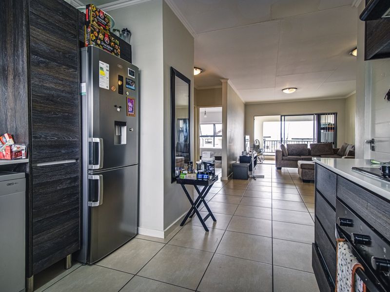MODERN TWO-BEDROOM HOME WITH PRIVATE GARDEN AND ALL APPLIANCES INCLUDED - Photo 3