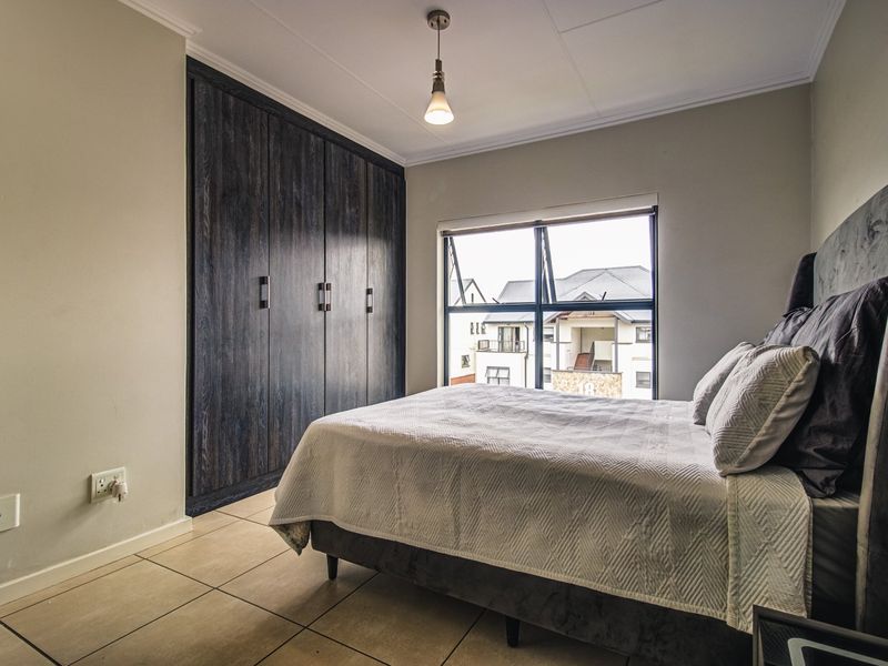 MODERN TWO-BEDROOM HOME WITH PRIVATE GARDEN AND ALL APPLIANCES INCLUDED - Photo 7