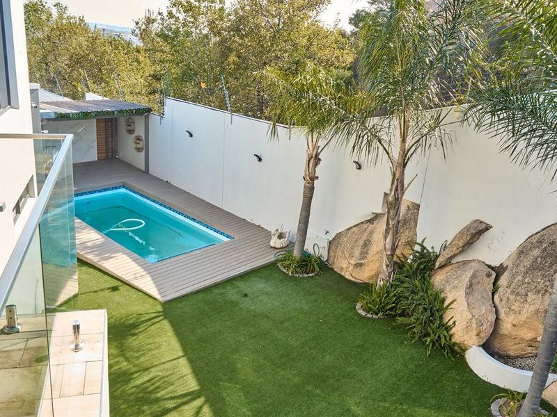 Modern 4 bedroom house in Fourways - Photo 1