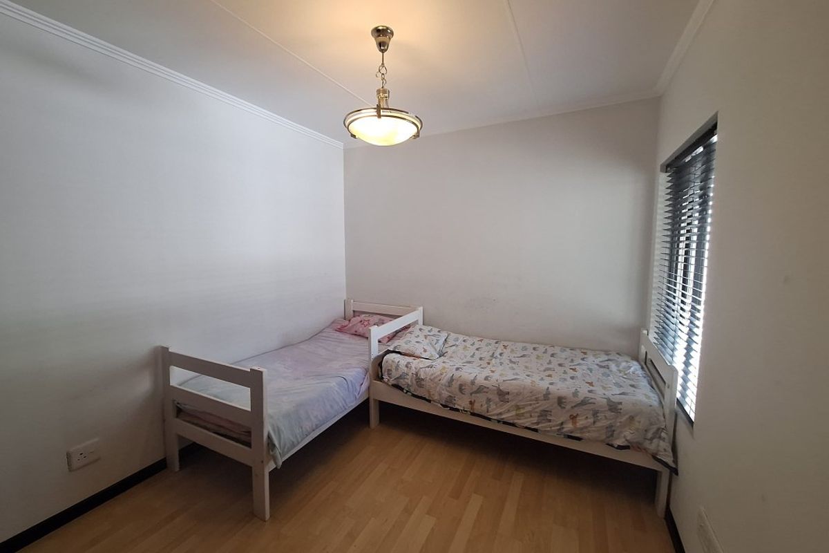 SPACIOUS TOP-FLOOR GEM – SECURE, MODERN & MOVE-IN READY! - Photo 3