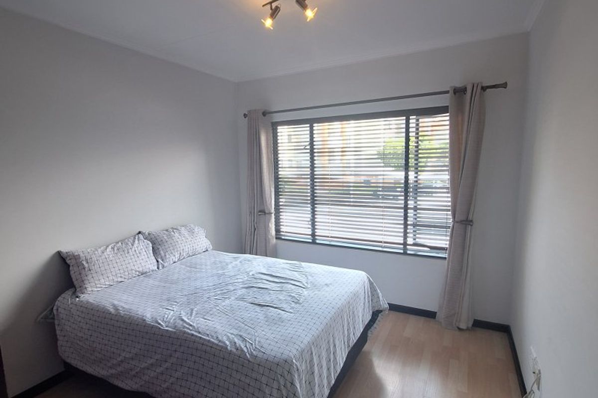 SPACIOUS TOP-FLOOR GEM – SECURE, MODERN & MOVE-IN READY! - Photo 5