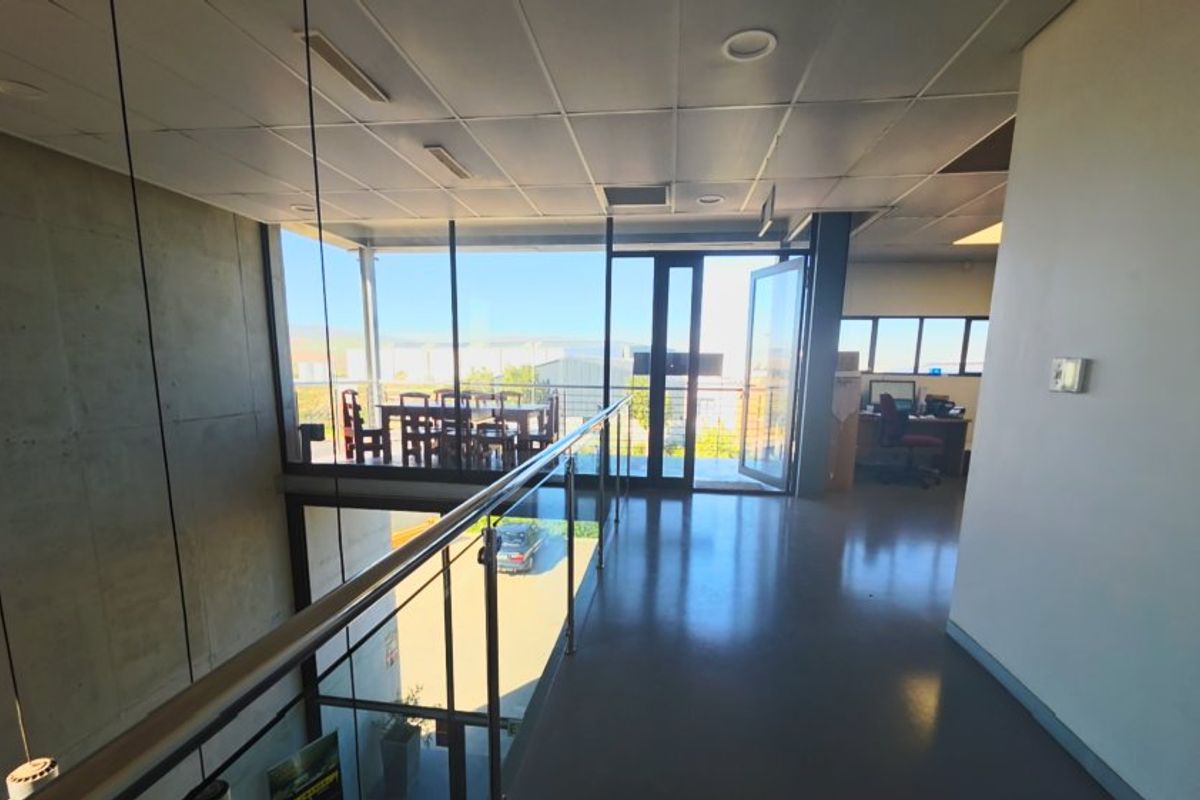 Purpose-Built Factory | Overhead Cranes | Offices | 23 Parking Bays - Photo 4