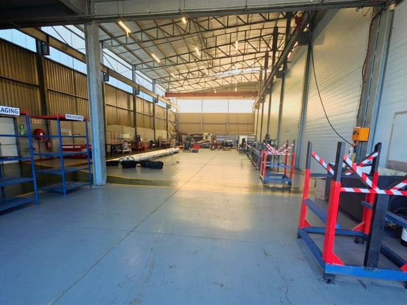 Purpose-Built Factory | Overhead Cranes | Offices | 23 Parking Bays - Photo 1